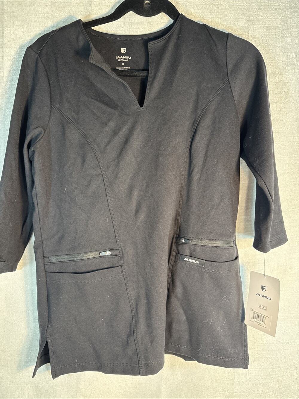 Jaanuu Zoe Slim Black 3/4 Sleeve Notch Neck Scrub Top Women Medium NWT 4 Pockets